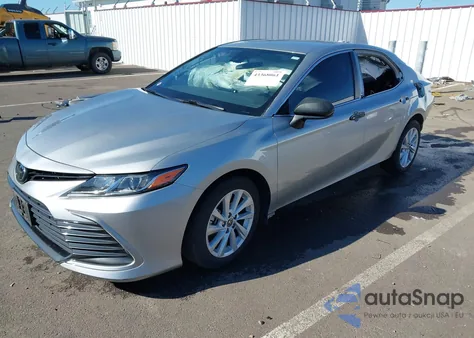 2022 Toyota Camry Le Awd z USA, uszkodzony, nr VIN 4T1C11BK8NU059873